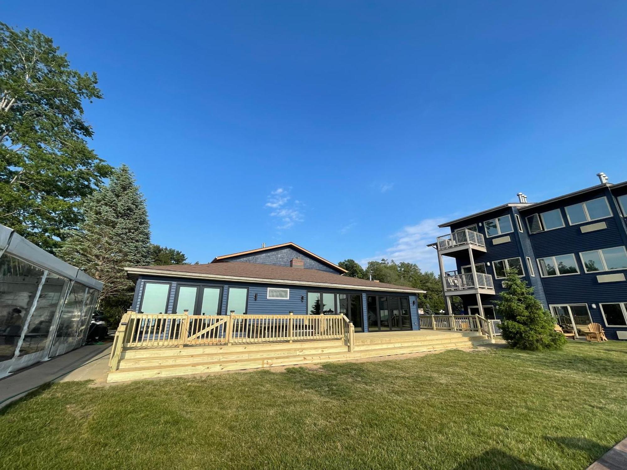 Lake Bluff Inn And Suites South Haven Exterior photo